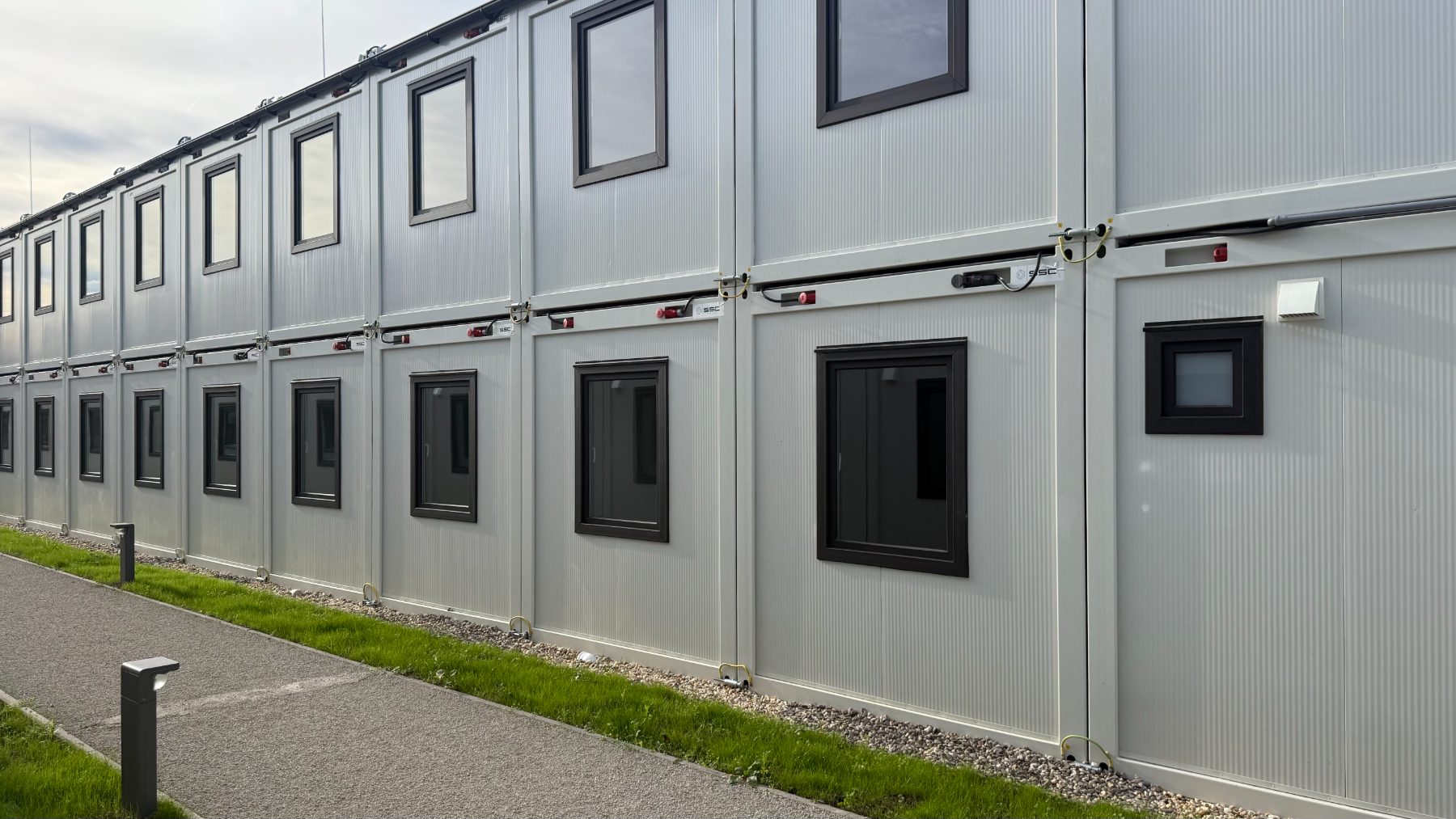 Fassade der Wohnriegel